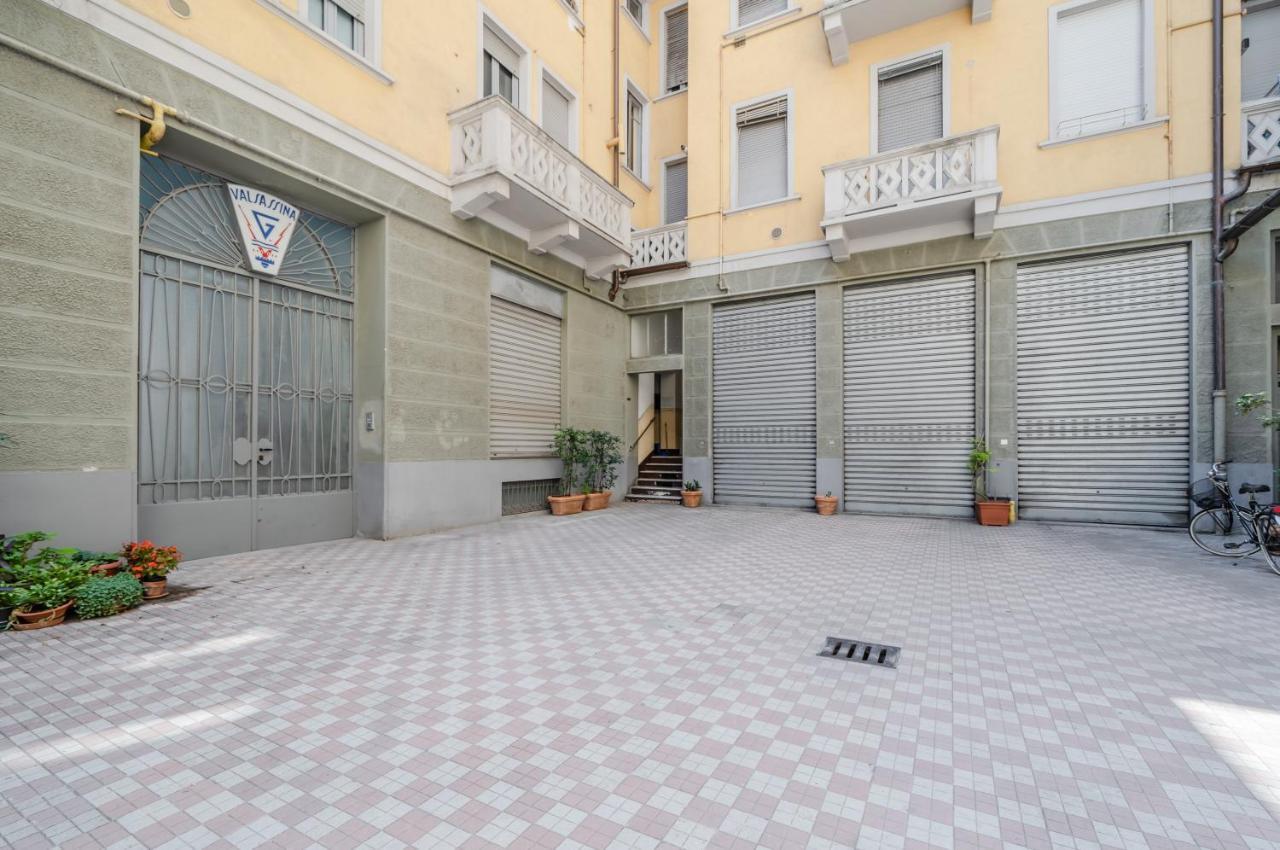 Lovely Apartment In Milano-Porta Romana W/ Balcony Exterior foto